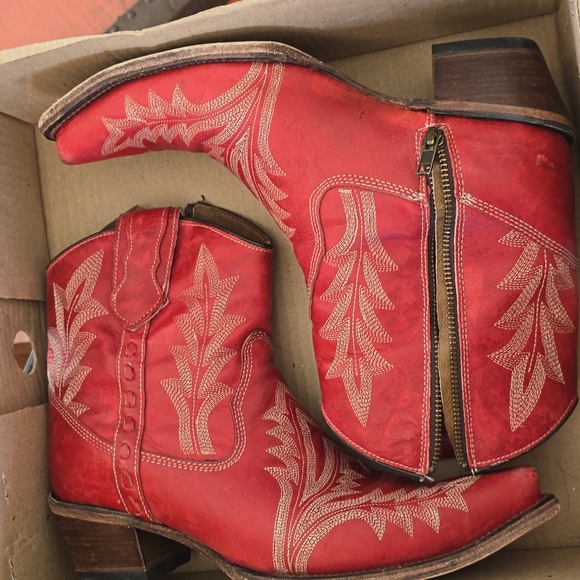 Red Leather Cowgirl Booties with zipper - Picture 1 of 4